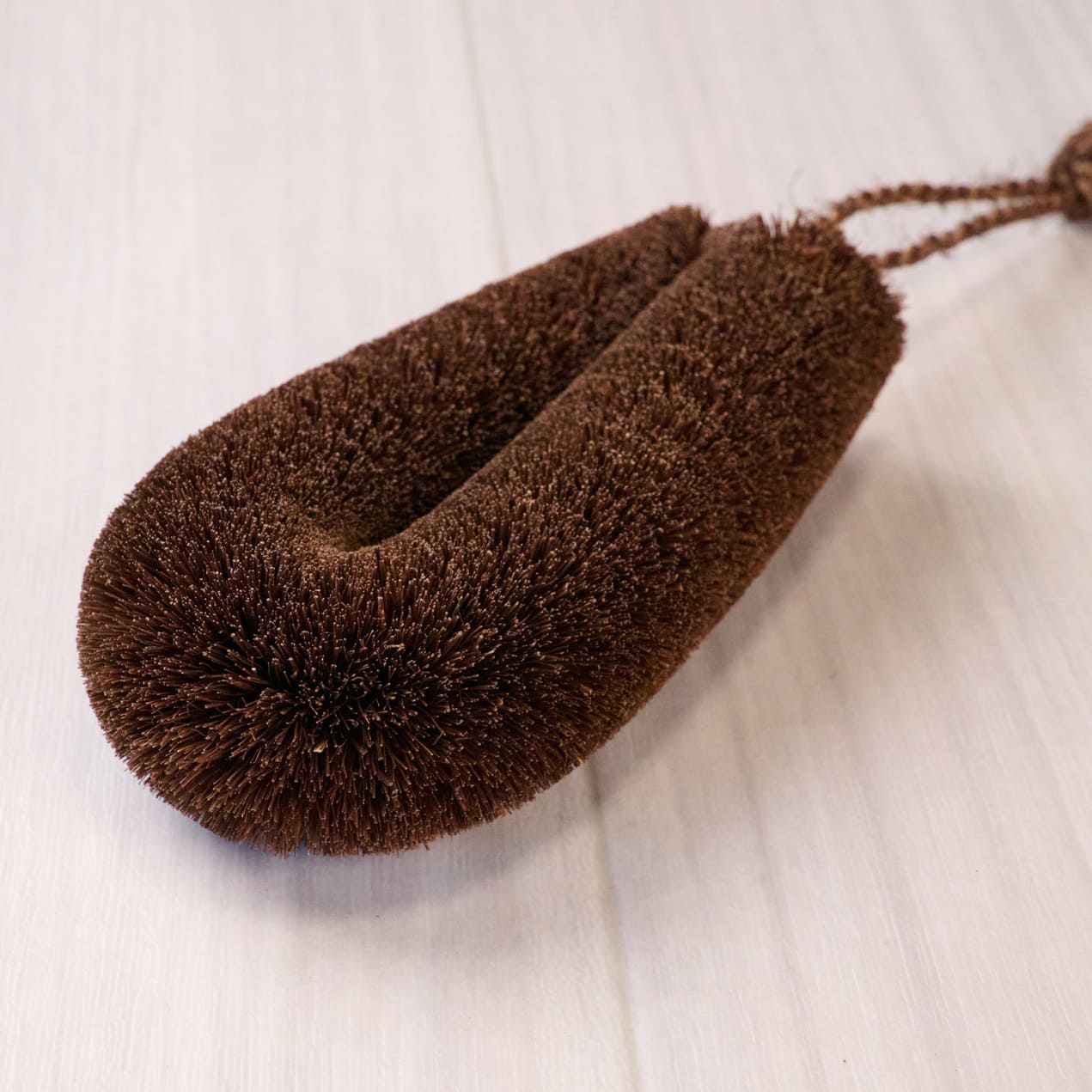 Shuro Tawashi (Palm Fiber Scrubbing Brush) Long Type (Medium Size)
